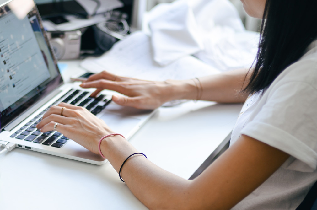 Enlist the Resources for Finding College Scholarships