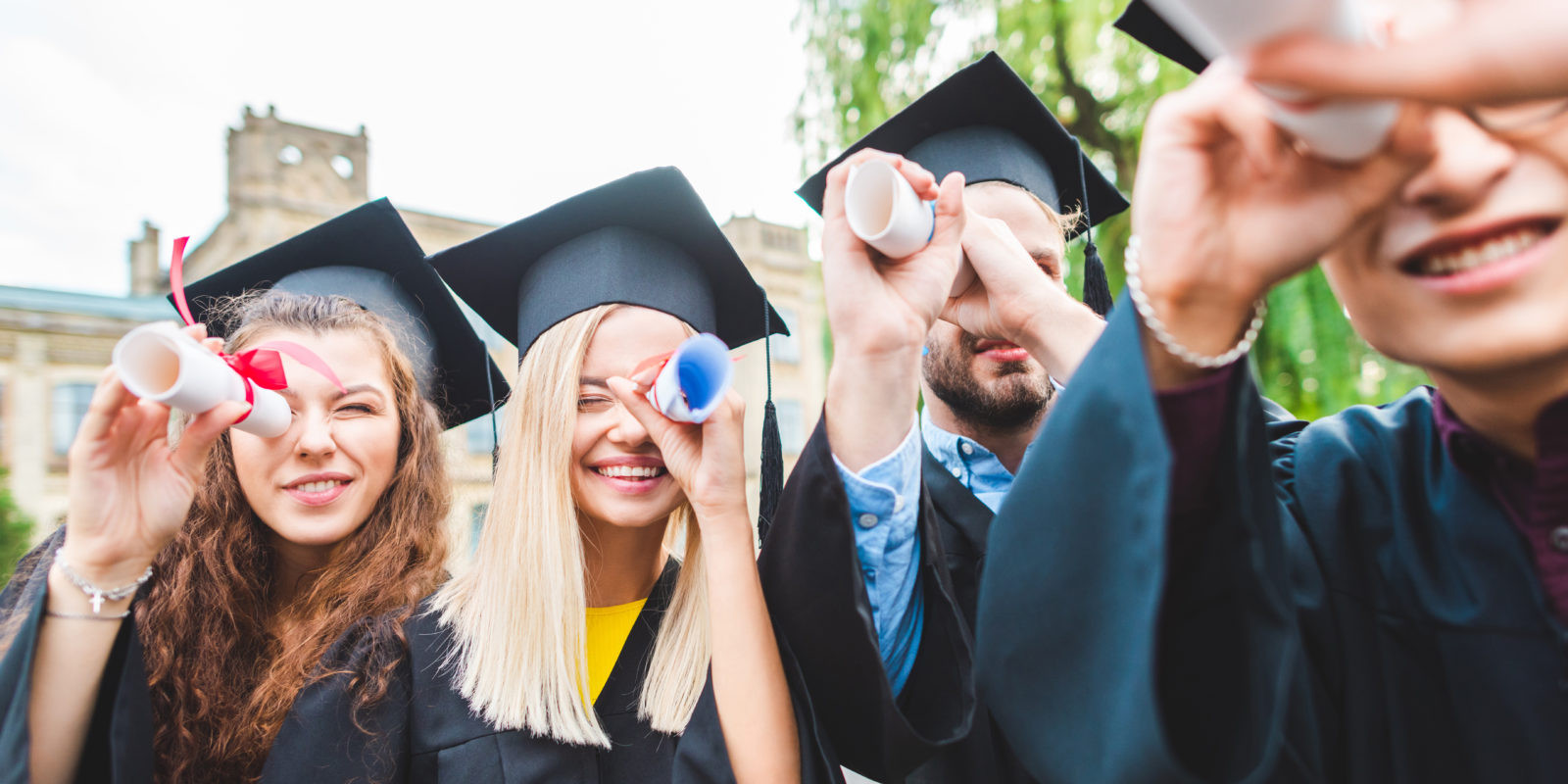 A Special List of 5 Best Scholarships Which Require Essays