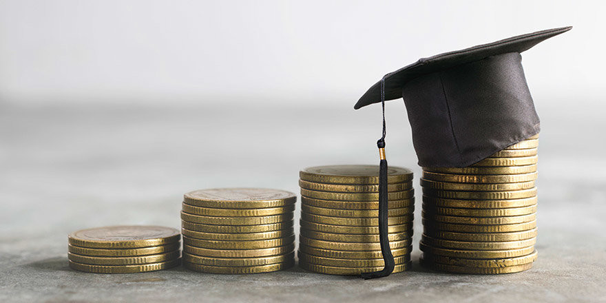 /photos/shares/save-money-when-studying-abroad.jpg